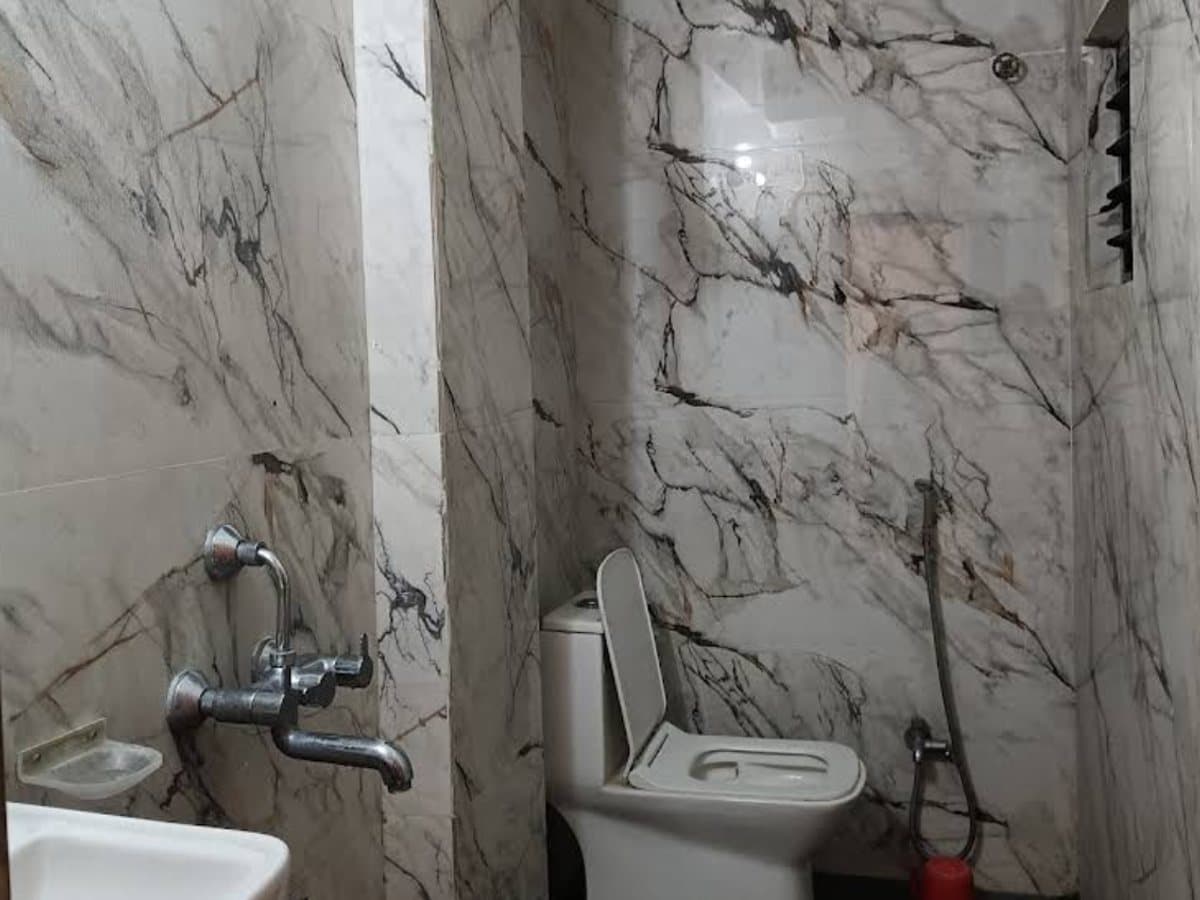 Hotel Kartik bathroom